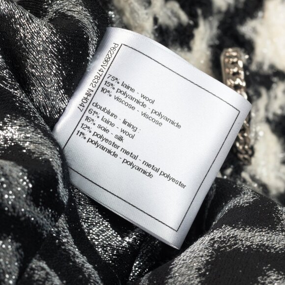 Chanel AW/19 Runway White & Black Houndstooth Wool-Tweed Coat - Picture 16 of 16